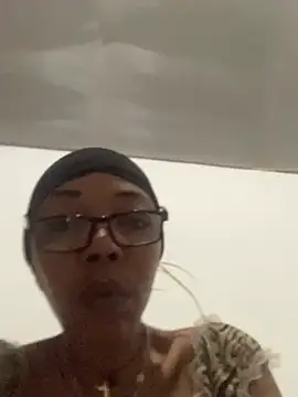 Chat +18 de Ladyzee25 ao vivo