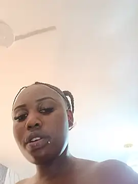 Queenmillan Live XXX Chat
