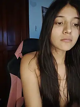 Cherryx_Cream Adlı Modelin Canlı XXX Sohbeti