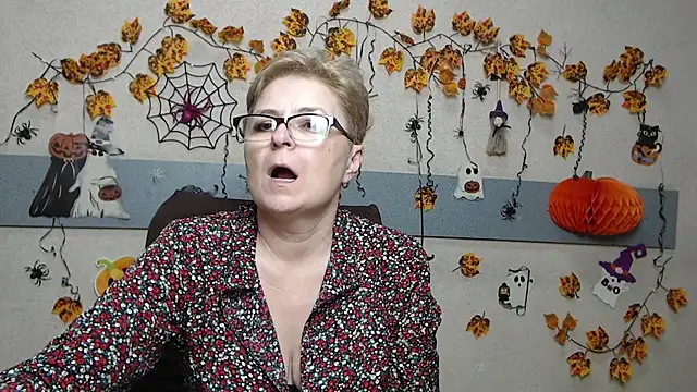 EmiliaGree Chat XXX live