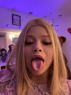XXX chat uživo modela barbiee_doll1