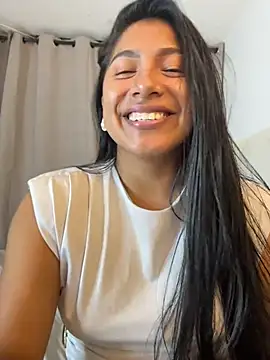 LinnaGardenia Show in webcam