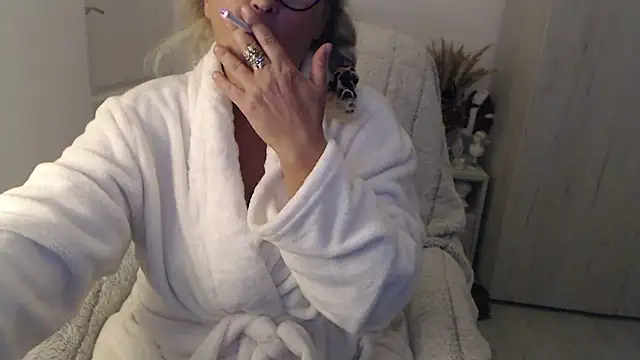 XXX chat uživo modela Divineblond