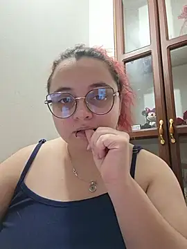 CURVY-HORNY live XXX chat