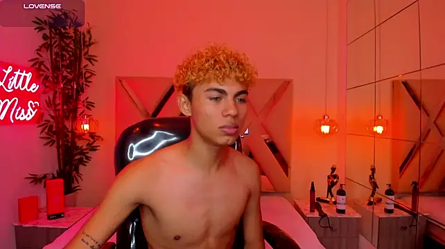 دردشة Anyelo_Twink الجنسية المباشرة