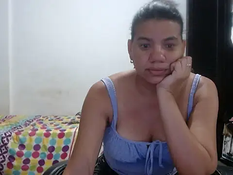 Adriana_0312 XXX чат на живо
