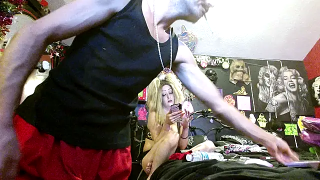 DaddyAndSplashQueen's Live XXX Chat