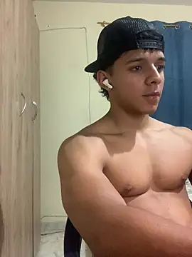 fitboycm1 XXX чат на живо