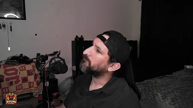 DevilPup75_ live XXX chat