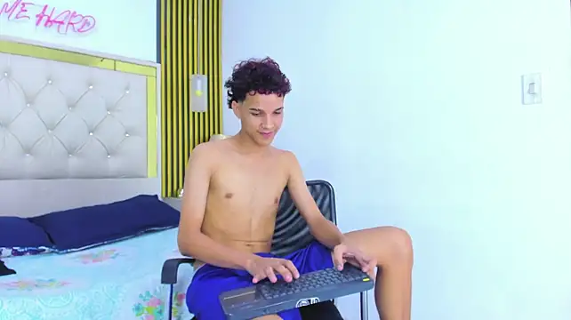 JustinSecret 即時 XXX 聊天