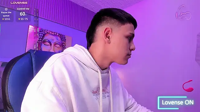 צ'אט XXX בשידור חי של Ethanx18_