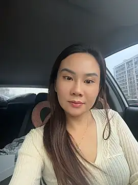 Yioyio-666 Chat XXX in diretta