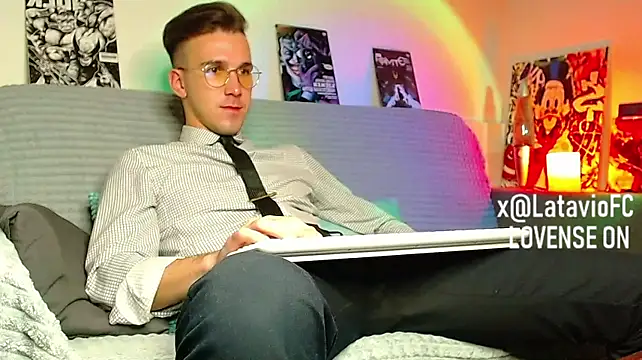 Chatroom XXX en direct de Midnighter_