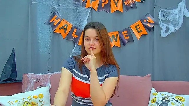 MiaCyres XXX чат на живо