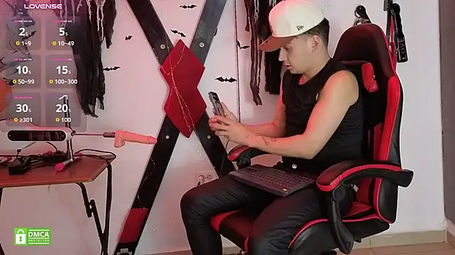 GoldenBoyDuo live XXX chat
