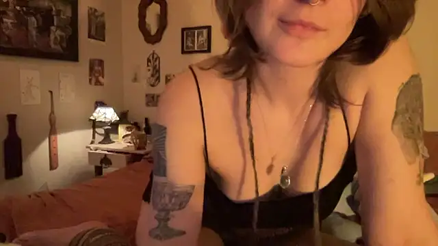 monaroeee XXX чат на живо