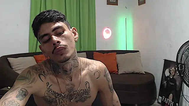 alpha_zom Live XXX Chat