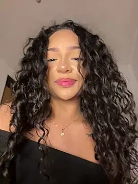 Evviiee_ Adlı Modelin Canlı XXX Sohbeti