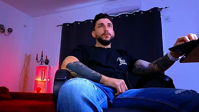 MightyAaron66 – Naživo XXX chat