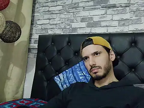 צ'אט XXX בשידור חי של MrTyler667