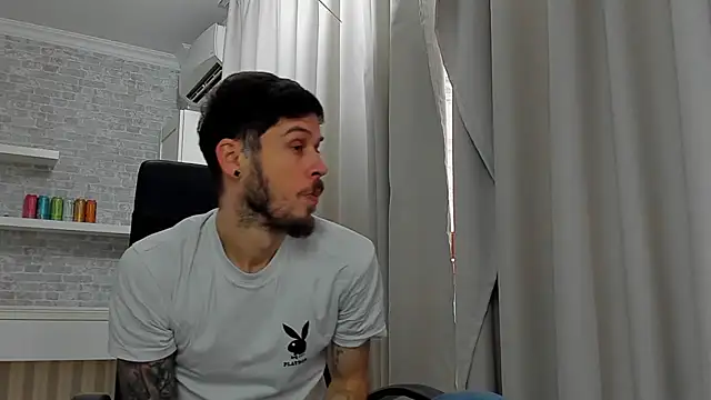 XXX chat uživo modela JonahShaw
