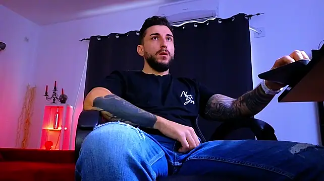 MightyAaron66 Live XXX-chat