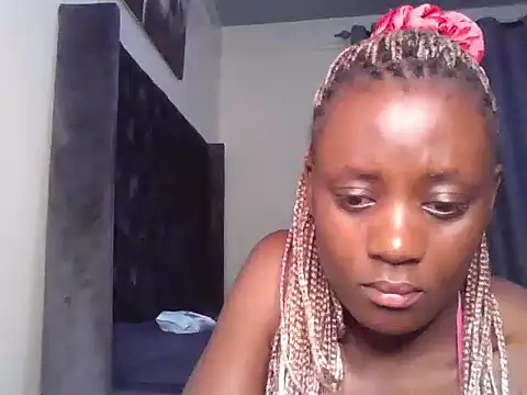Smalltittsbigass live XXX chat