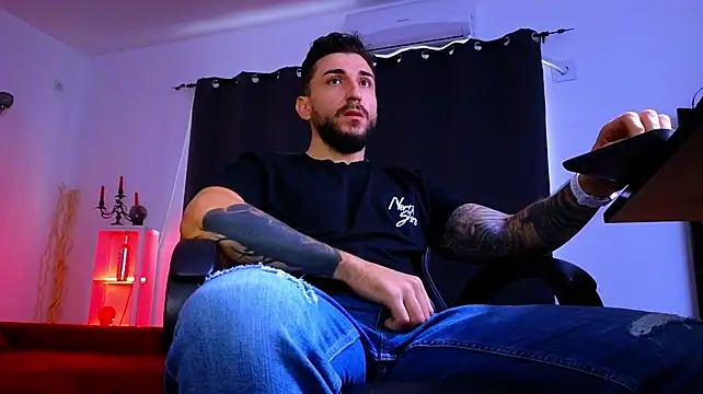 MightyAaron66 Adlı Modelin Canlı XXX Sohbeti