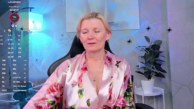 Julie_LucasのライブXXXチャット