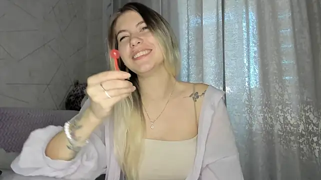 Chat +18 de KatieLesco ao vivo