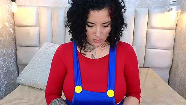 Chat +18 de LadyMiax ao vivo