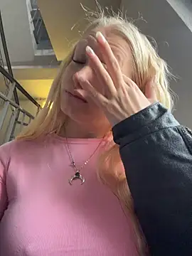 Elfi_InPublic live XXX chat