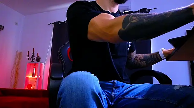 MightyAaron66 – Naživo XXX chat