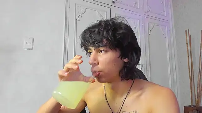Tyler_durten live XXX chat