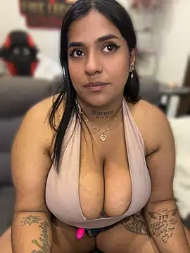 Nahomy-firee live XXX chat