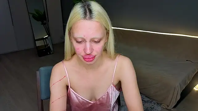 Luna_Beverly Chat XXX in diretta