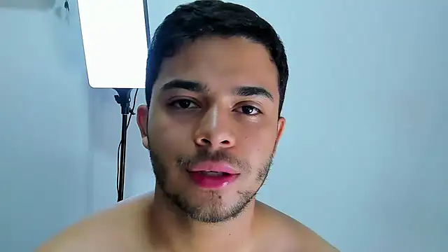 Онлайн чат XXX TylerWest_