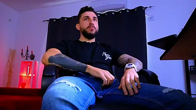 Czat XXX na żywo – MightyAaron66