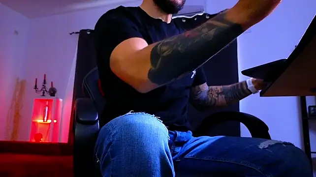 MightyAaron66 XXX чат на живо
