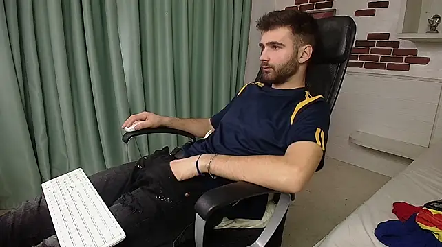 KyloEast Chat XXX in diretta