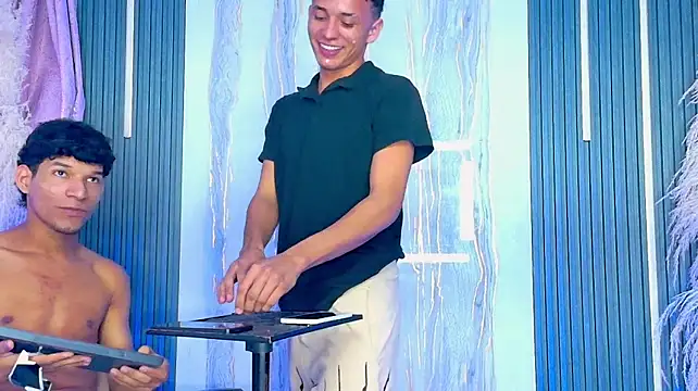 دردشة Boy_Rock_xx الجنسية المباشرة