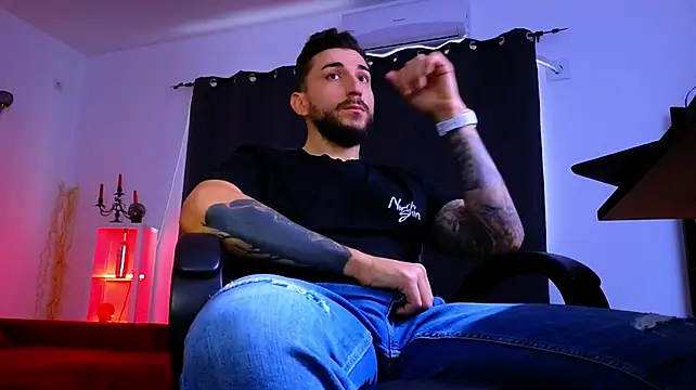 Czat XXX na żywo – MightyAaron66
