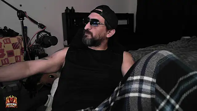 XXX chat uživo modela DevilPup75_