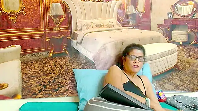 IndianAllure's Live XXX Chat