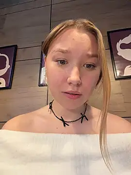 -NaughtyAngel- Chat XXX in diretta