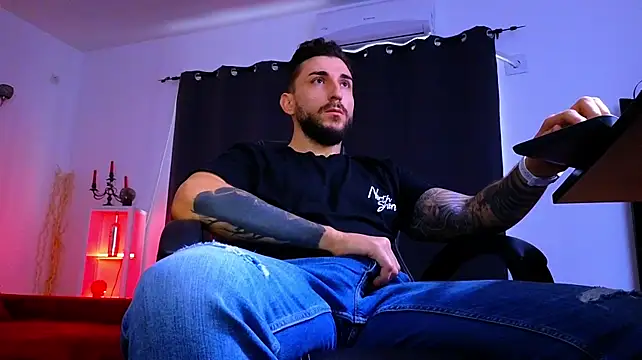MightyAaron66 – Live XXX-chat