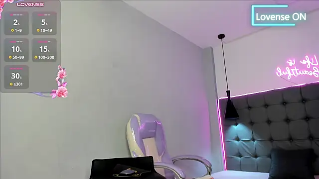 scarletcherry18 Adlı Modelin Canlı XXX Sohbeti