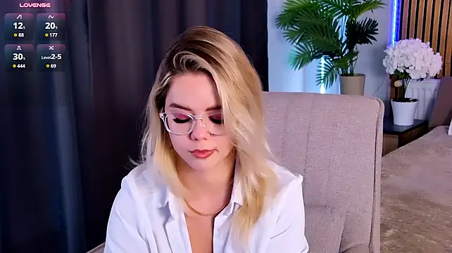 PrincessSlay live XXX chat