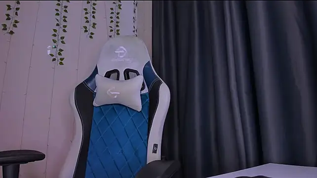 دردشة KarlaSim الجنسية المباشرة