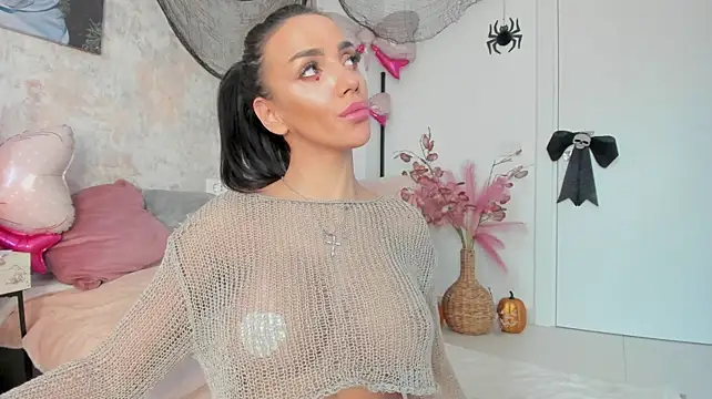 Erika_Bee Adlı Modelin Canlı XXX Sohbeti